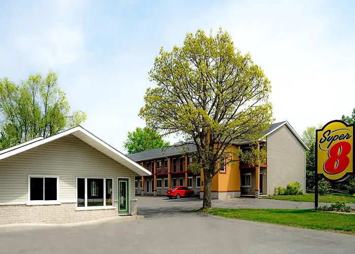 Super 8 By Wyndham Kingston Hotel