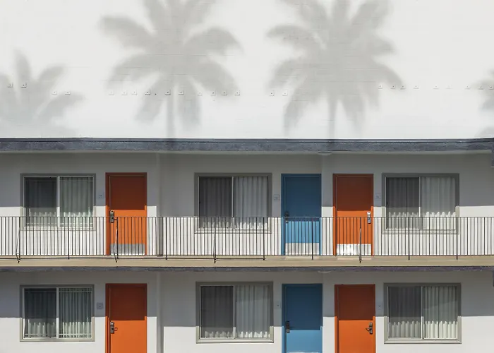 The Sojourn Los Angeles - Sherman Oaks