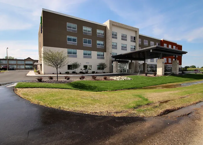 Holiday Inn Express & Suites Fond Du Lac By Ihg