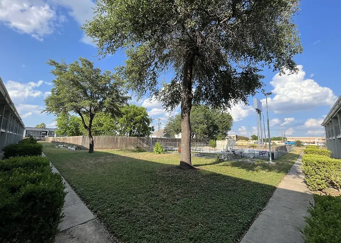 Mid Towne Inn & Suites San Antonio