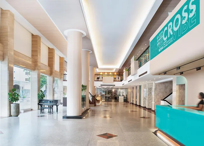Cross Vibe Bangkok Srinakarin Hotel