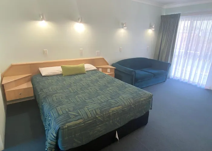 Runaway Bay Motor Inn Gold Coast