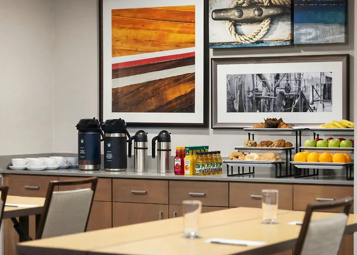 Courtyard By Marriott Portland Downtown/Waterfront Hotel