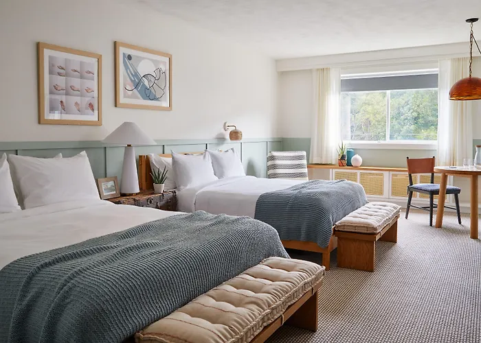 Wayfinder Newport Hotel