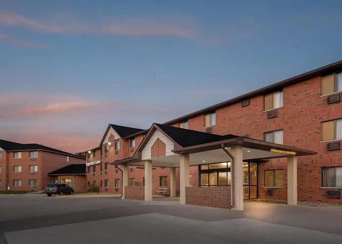 Days Inn & Suites By Wyndham Des Moines Airport