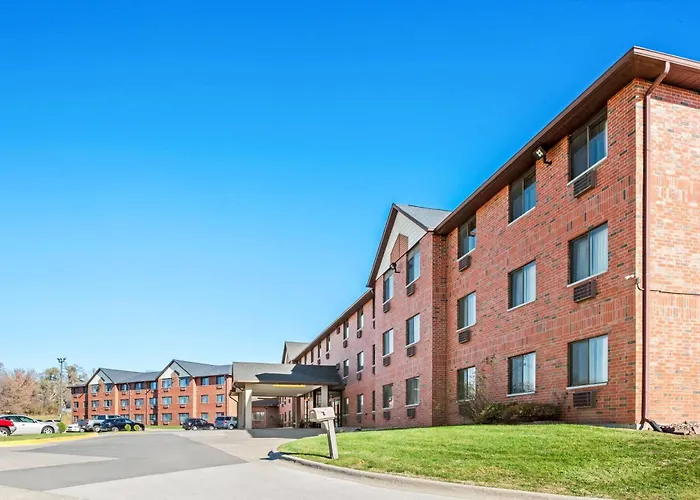 Days Inn & Suites By Wyndham Des Moines Airport