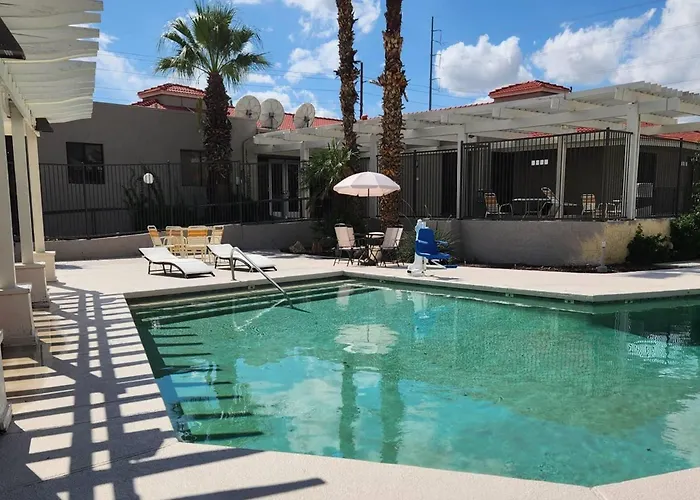 Travelodge By Wyndham Phoenix North