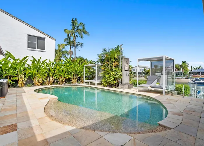 Seaclusion Waterfront Heated Spa And Pool Gold Coast