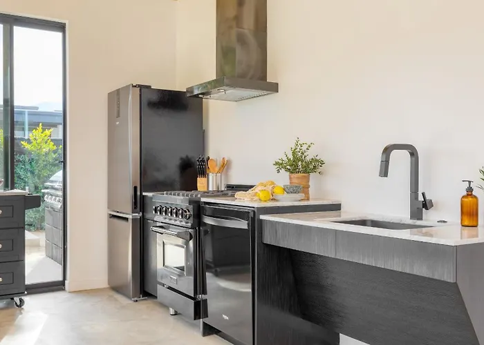 Blackhaus Suites By Avantstay Palm Springs