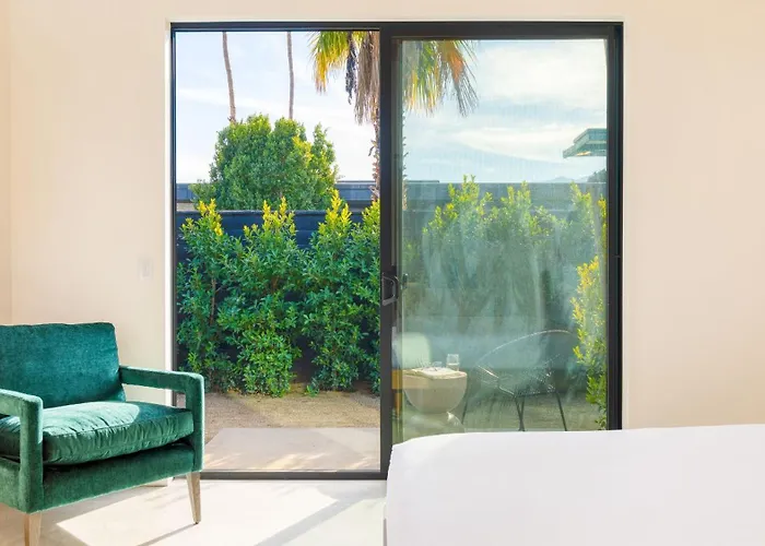 Blackhaus Suites By Avantstay Palm Springs