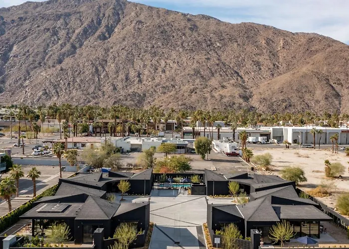 Blackhaus By Avantstay Palm Springs
