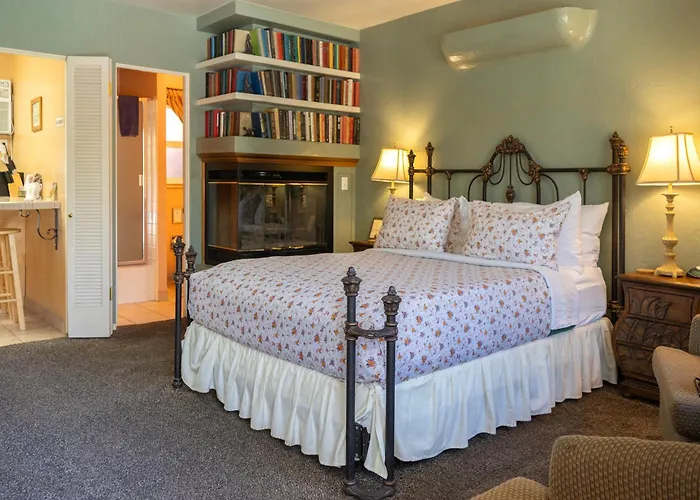 Coyote Inn - 21 And Over Palm Springs