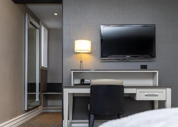 Hotel Manoir Victoria Quebec City