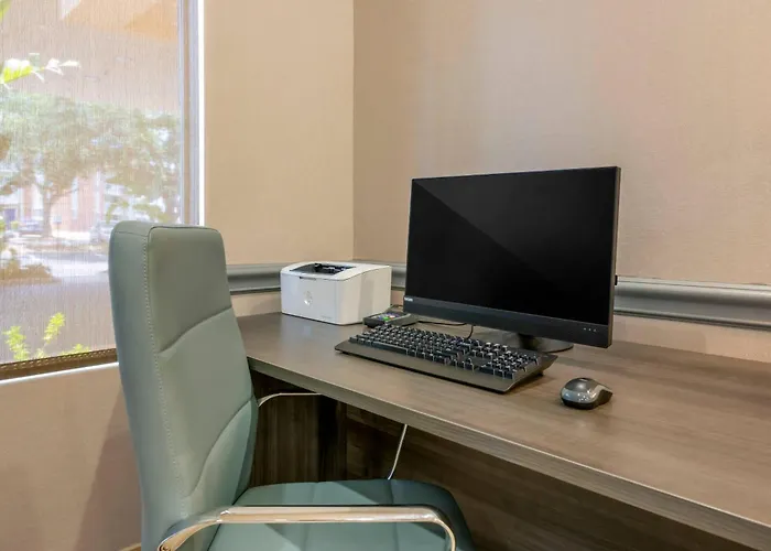 Comfort Suites Near Universal Orlando Resort