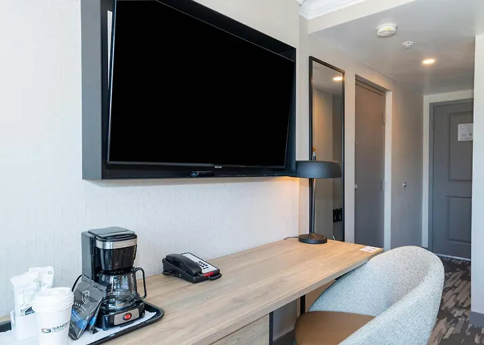 Sandman Signature Vancouver Downtown Hotel