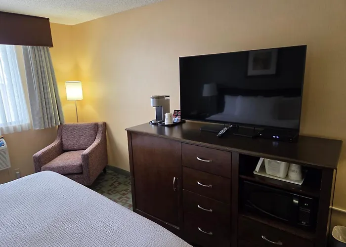 Ramada By Wyndham Saskatoon Hotel