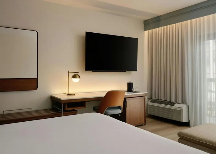 Courtyard By Marriott Orlando Airport Hotel