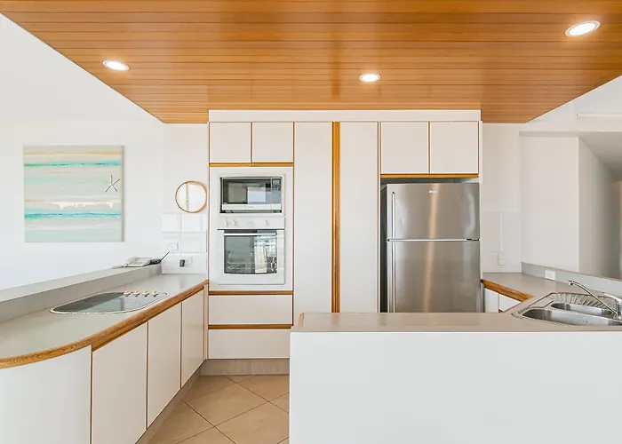 Oceanside Resort - Absolute Beachfront Apartments Gold Coast