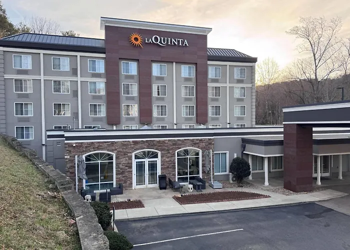 La Quinta Inn & Suites By Wyndham Asheville Downtown
