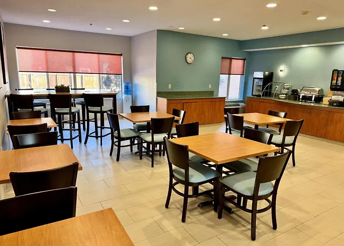 Days Inn & Suites By Wyndham Madison