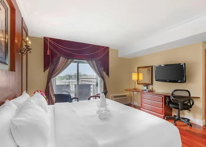 Quality Hotel Fallsview Cascade Niagara Falls