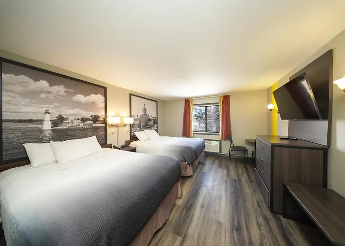 Super 8 By Wyndham Kingston Hotel