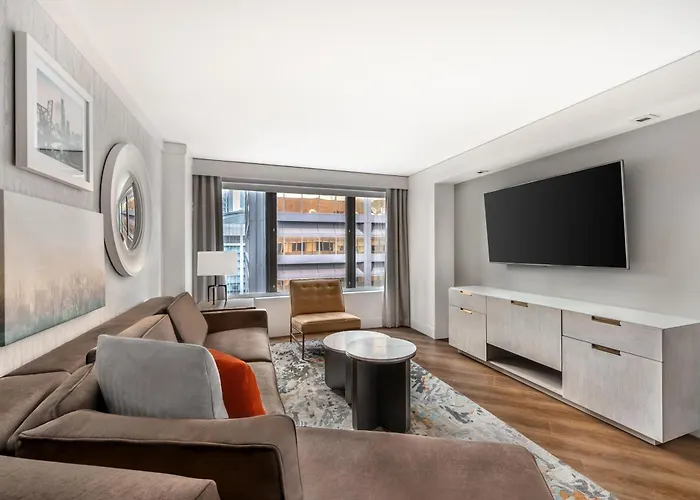 Hilton Grand Vacations Club Chicago Magnificent Mile Hotel