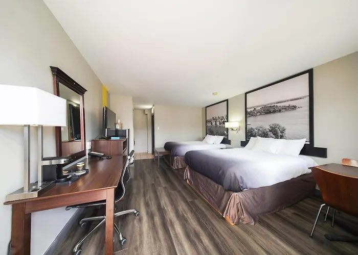 Super 8 By Wyndham Kingston Hotel