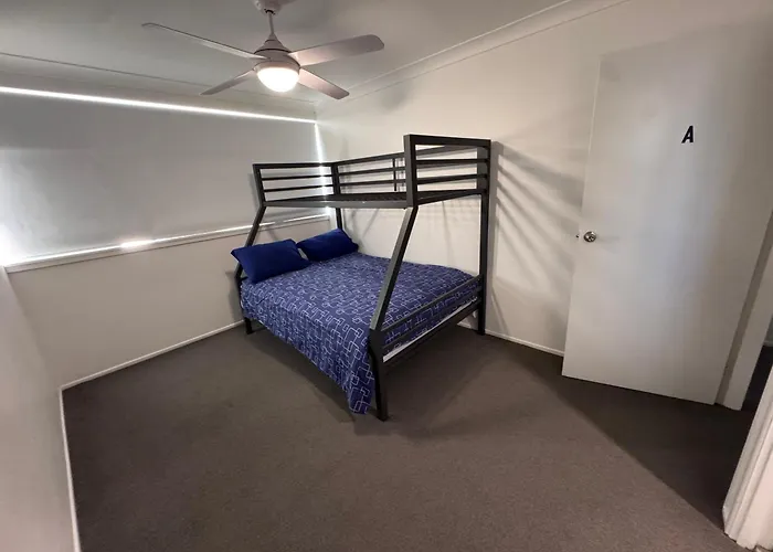 Mumma'S Hostel Surfers Paradise - 18 To 40 Years Old - Passport Only Gold Coast