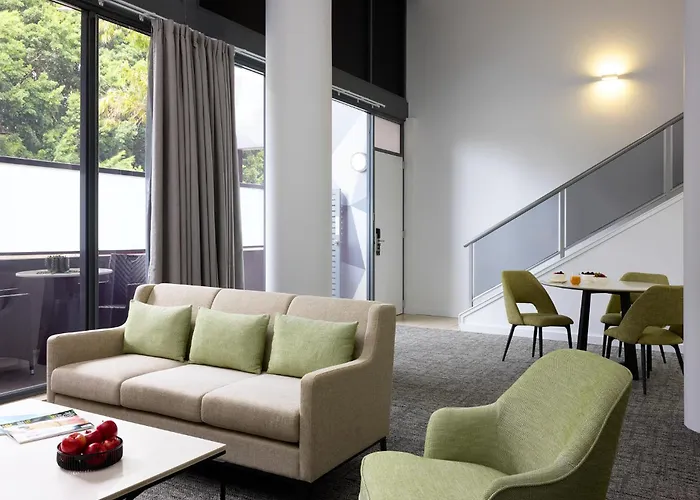 Meriton Suites Waterloo Sydney