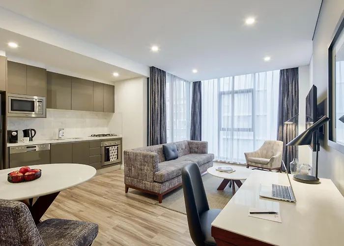 Meriton Suites Mascot Central Sydney