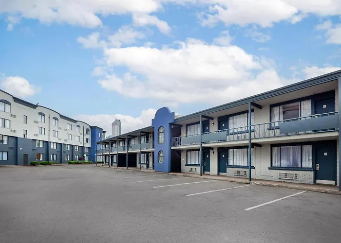 Quality Inn & Suites Niagara Falls