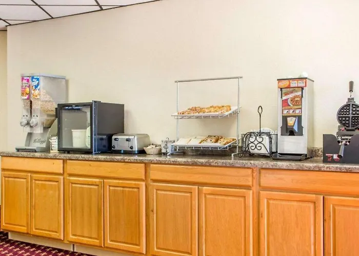 Econo Lodge Inn & Suites Stevens Point