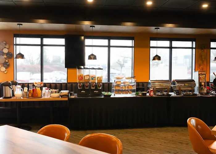 Ramada By Wyndham Surrey/Langley Hotel