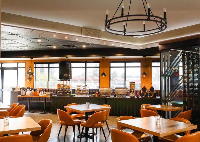 Ramada By Wyndham Surrey/Langley Hotel