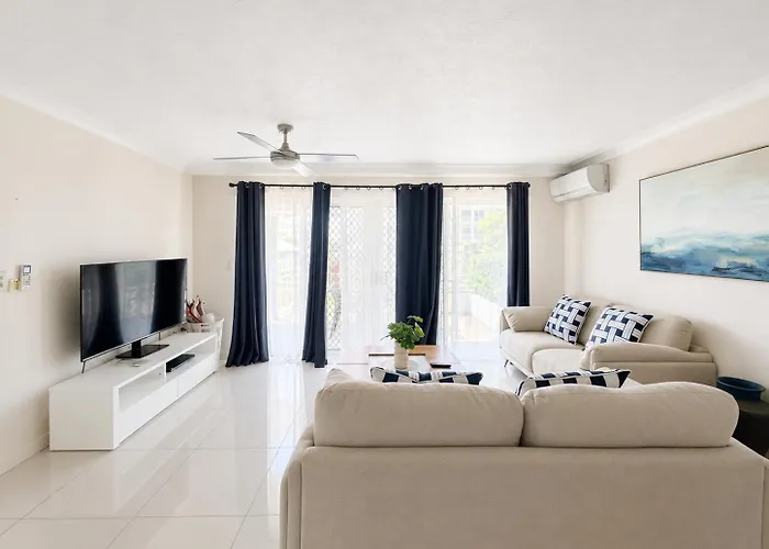 Pelican Cove Waterfront Apartments Gold Coast