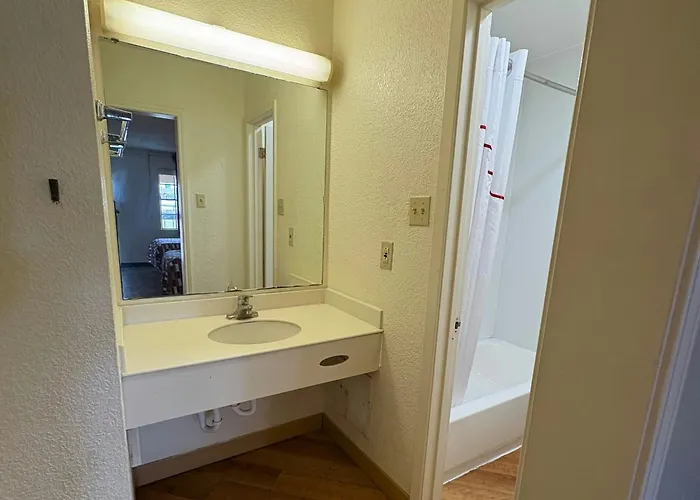 Red Roof Inn San Antonio - South Park