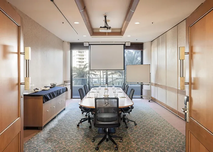 Oaks Gold Coast Hotel