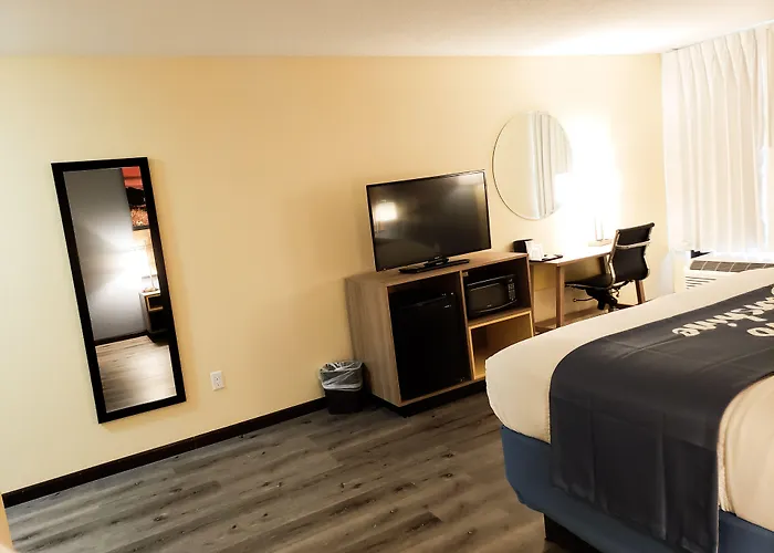 Days Inn & Suites By Wyndham Merrillville