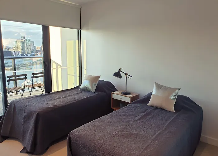 Orange Stay At Collins Wharf Melbourne