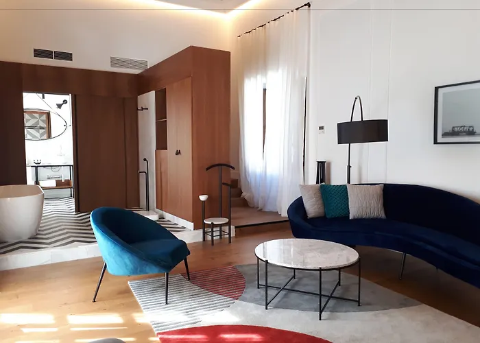 One Shot Conde Torrejon Hotel Seville