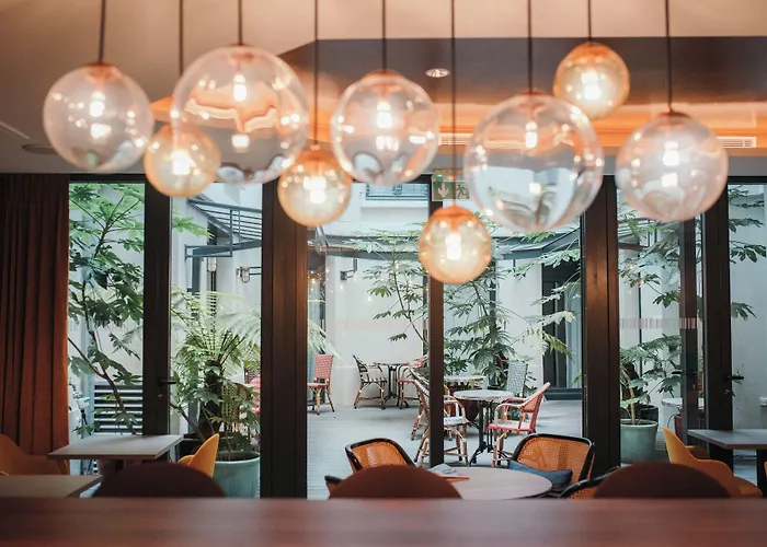 Hotel Eiffel Blomet Paris