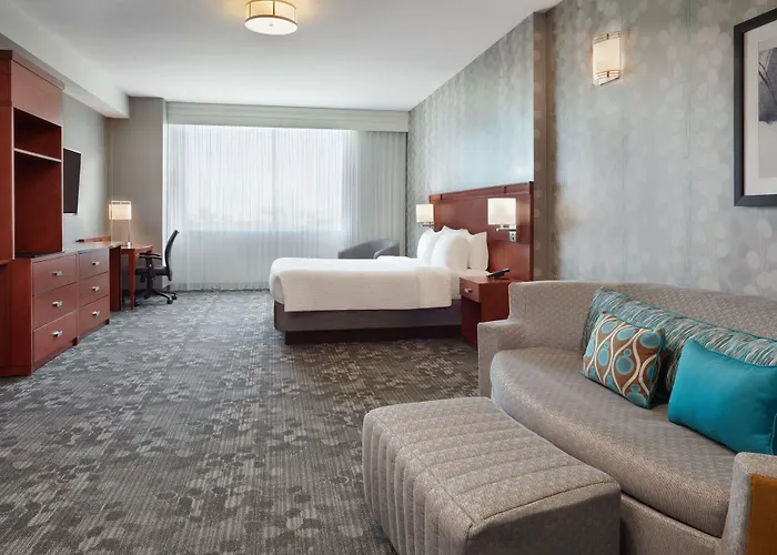 Courtyard By Marriott Ottawa East Hotel