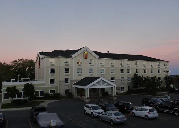 Super 8 By Wyndham Peterborough Hotel