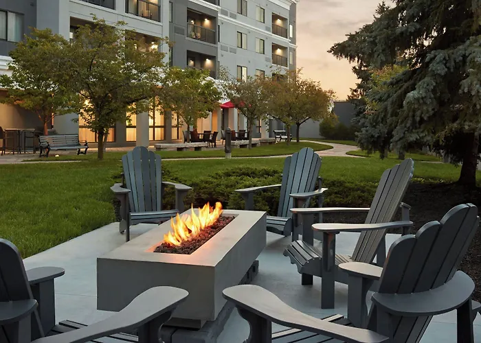 Courtyard By Marriott Mississauga-Airport Corporate Centre West Hotel