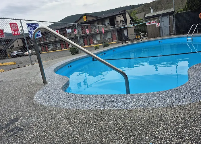 Super 8 By Wyndham Kamloops East Motel