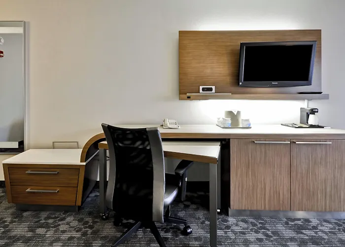Courtyard By Marriott Dalton Hotel