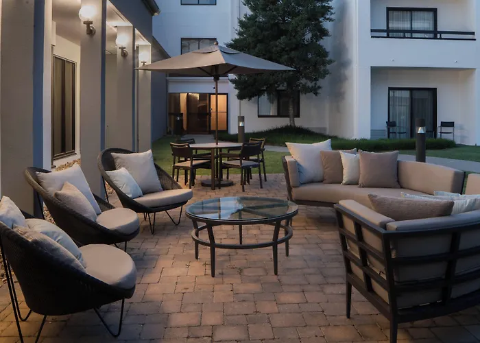 Courtyard By Marriott Memphis East/Park Avenue Hotel