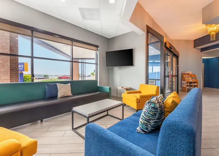Comfort Inn & Suites Madison - Airport