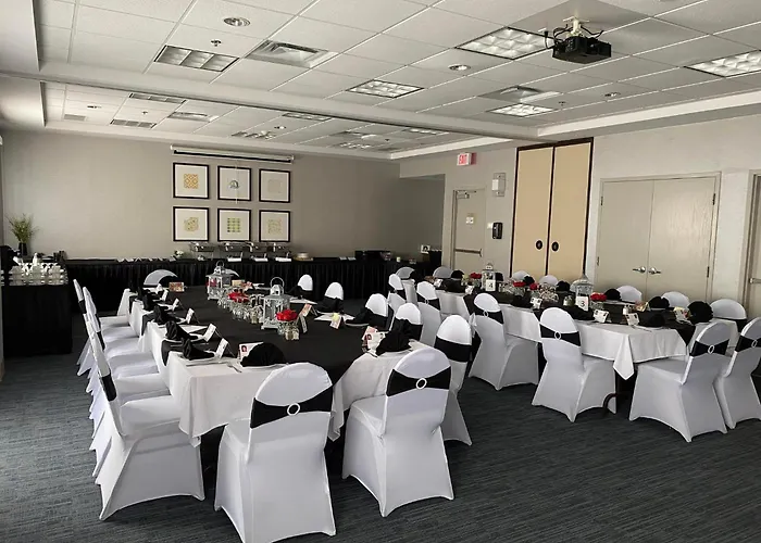Holiday Inn Express & Suites - Belleville By Ihg